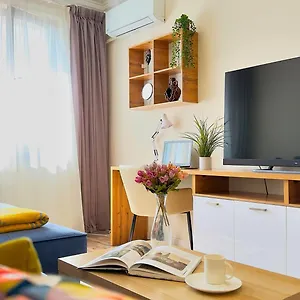 уютная 2-комнатная в центре г. Apartment Almaty